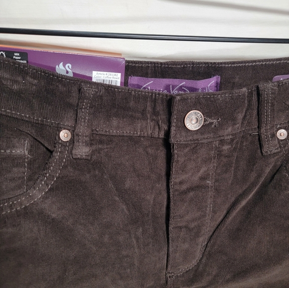 NWT Gloria Vanderbilt size 8 average corduroy Amanda 2.0 brown slim leg pants - Picture 3 of 6